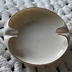 Lenox,”Mansfield”Elegant Cream and 24 carat,Gold trim,bone China, Ashtray. EUC